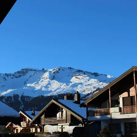 Family Friendly 2-bedroom Near Golf & Slopes *