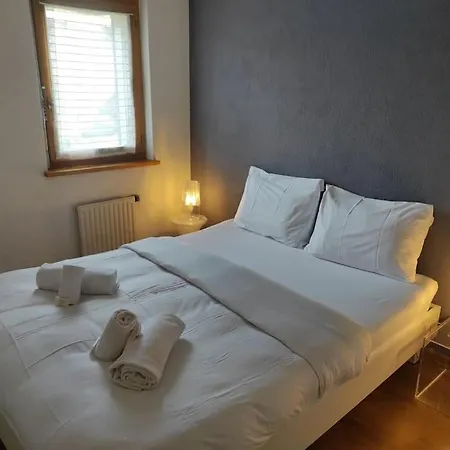 Family Friendly 2-bedroom Near Golf & Slopes * Lens
