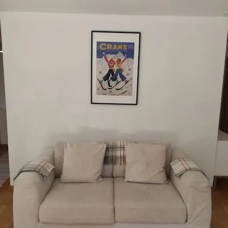 Family Friendly 2-bedroom Near Golf & Slopes