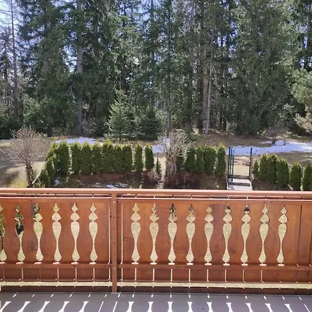 Family Friendly 2-bedroom Near Golf & Slopes