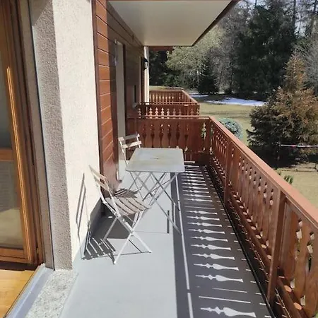 Family Friendly 2-bedroom Near Golf & Slopes