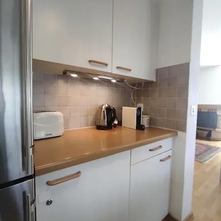 Family Friendly 2-bedroom Near Golf & Slopes Apartment