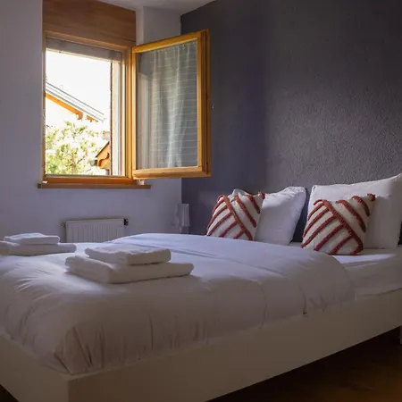 Family Friendly 2-bedroom Near Golf & Slopes * Lens