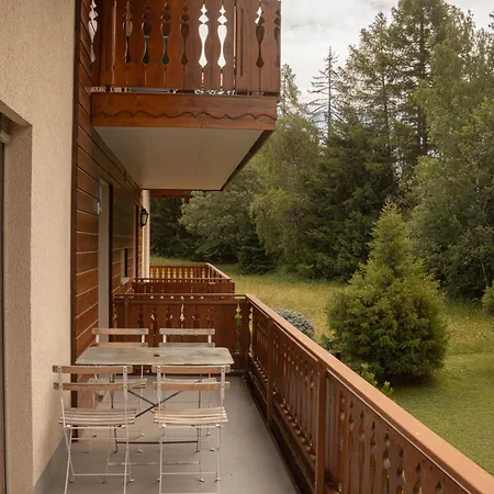 Family Friendly 2-bedroom Near Golf & Slopes Apartment