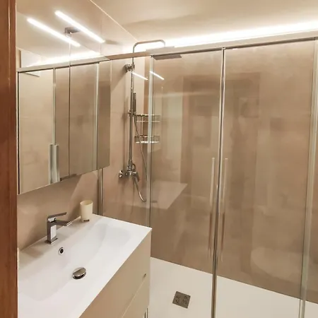 Family Friendly 2-bedroom Near Golf & Slopes *