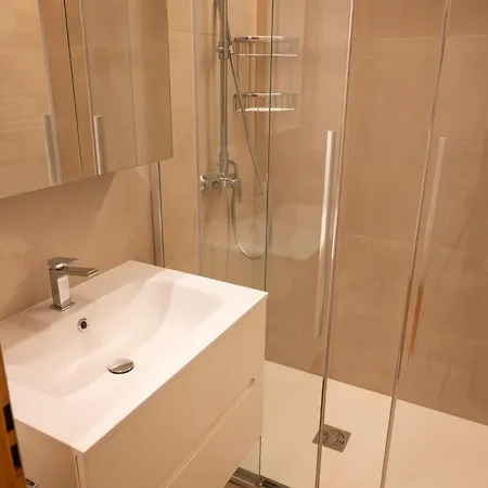 Family Friendly 2-bedroom Near Golf & Slopes Apartment Lens