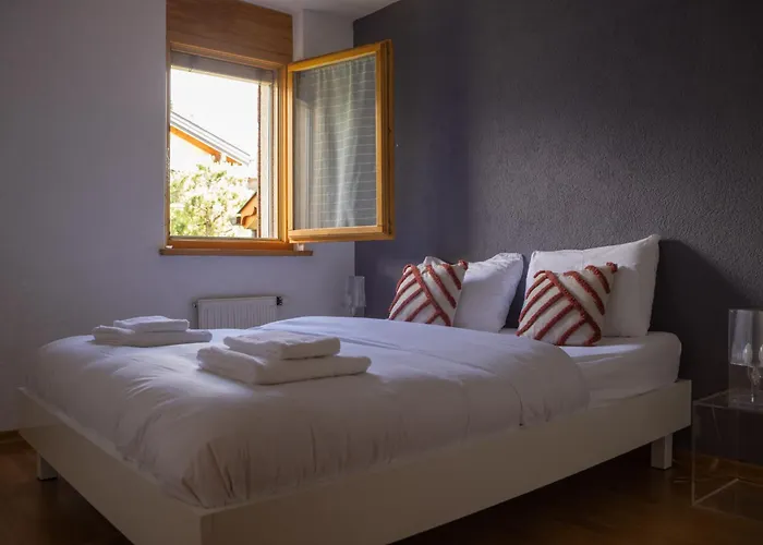 Family Friendly 2-bedroom Near Golf & Slopes * Lens