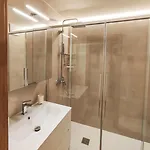 Family Friendly 2-bedroom Near Golf & Slopes *